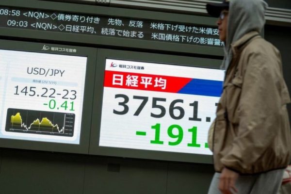 CHINA ADVISES NIGERIA TO DIVERSIFY ECONOMY, FIGHT CORRUPTION.