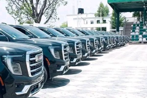 BAUCHI HANDS 186 VEHICLES TO TRADITIONAL RULERS.