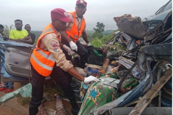 11 DIE AFTER VEHICLE PLUNGES OFF OGUN BRIDGE ON LAGOS-ABEOUKUTA ROAD.