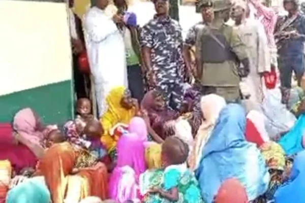 BORNO LG BOSS DISTRIBUTES N8M, FOOD AID TO FREED GWOZA RESIDENTS.