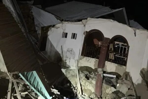 STUDENT HOSTEL COLLAPSES IN ANAMBRA, MANY FEARED TRAPPED.