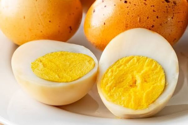 EATING EGGS EVERYDAY FOR A MONTH COULD TRANSFORM YOUR WELL-BEING.
