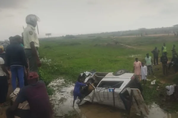 3 WOMEN KILLED, 10 INJURED AS VEHICLE PLUNGES OFF LONG BRIDGE.